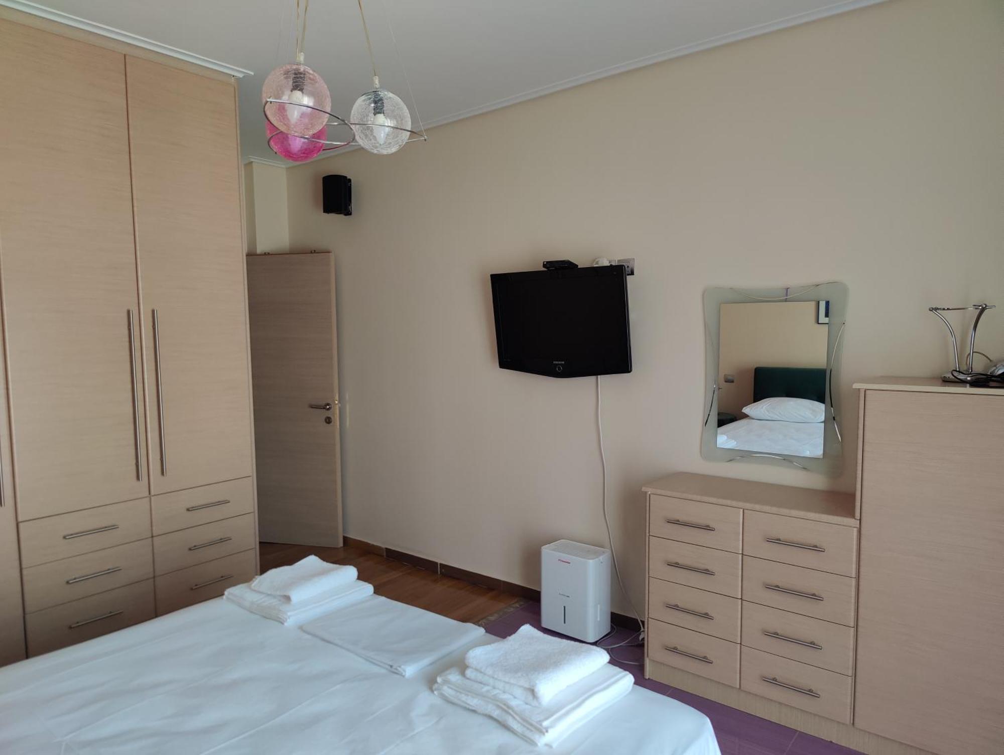 John'S Modern Apartments Artemida Экстерьер фото